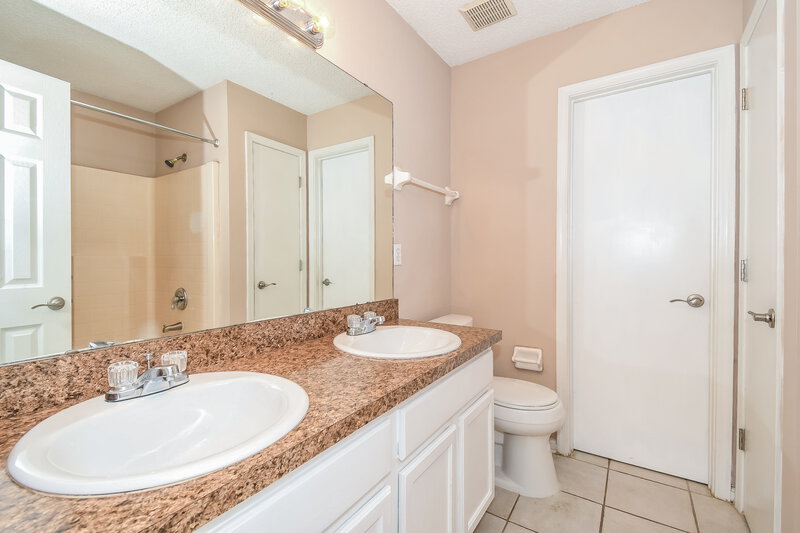 1,865/Mo, 162 Nadia Michelle Ct S Jacksonville, FL 32225 Main Bathroom View