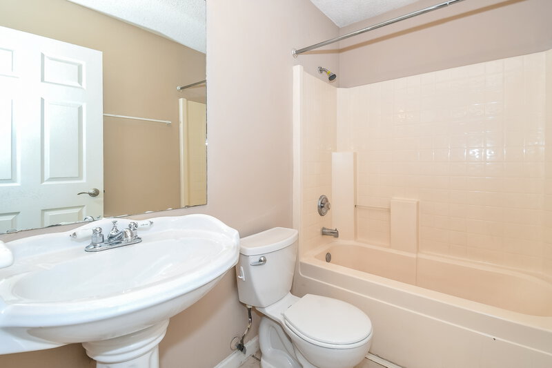 1,865/Mo, 162 Nadia Michelle Ct S Jacksonville, FL 32225 Bathroom View 2