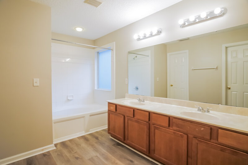 1,940/Mo, 1869 Enterprise Ave St Augustine, FL 32092 Main Bathroom View
