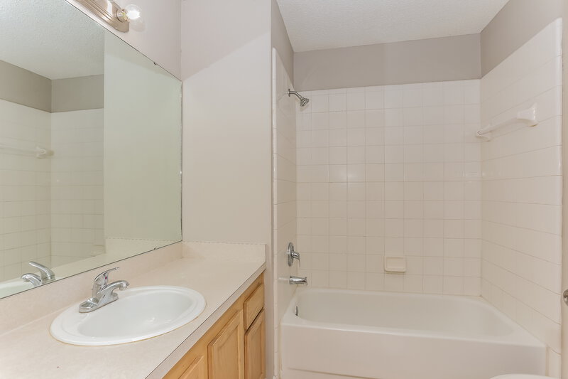 2,050/Mo, 1596 Trotters Bend Trl Jacksonville, FL 32225 Bathroom View