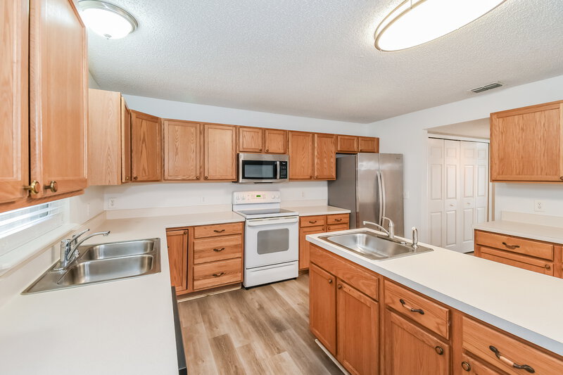2,295/Mo, 1454 Seawolf Trl N Jacksonville, FL 32221 Kitchen View
