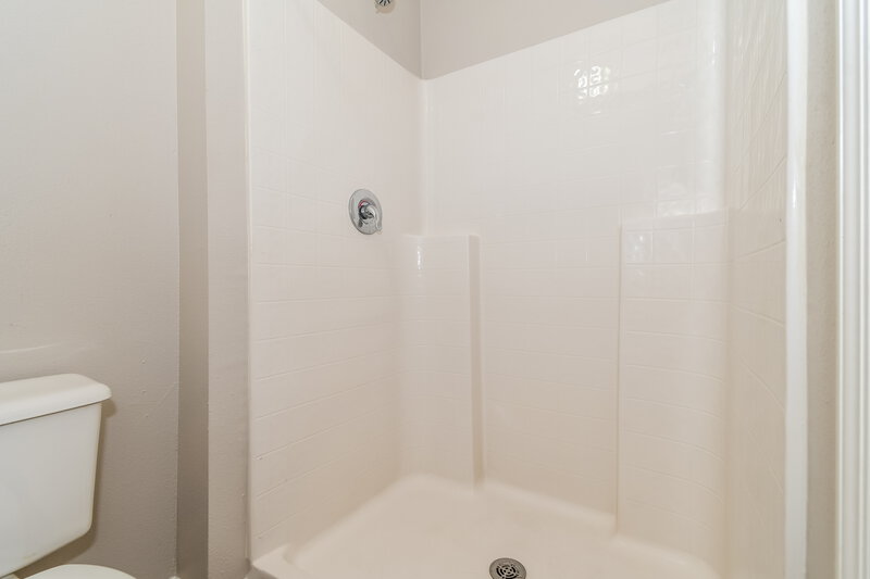 2,295/Mo, 1454 Seawolf Trl N Jacksonville, FL 32221 Main Bathroom View 2