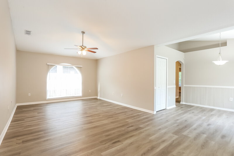 1,980/Mo, 2623 Bluewave Dr Middleburg, FL 32068 Living Room View 2