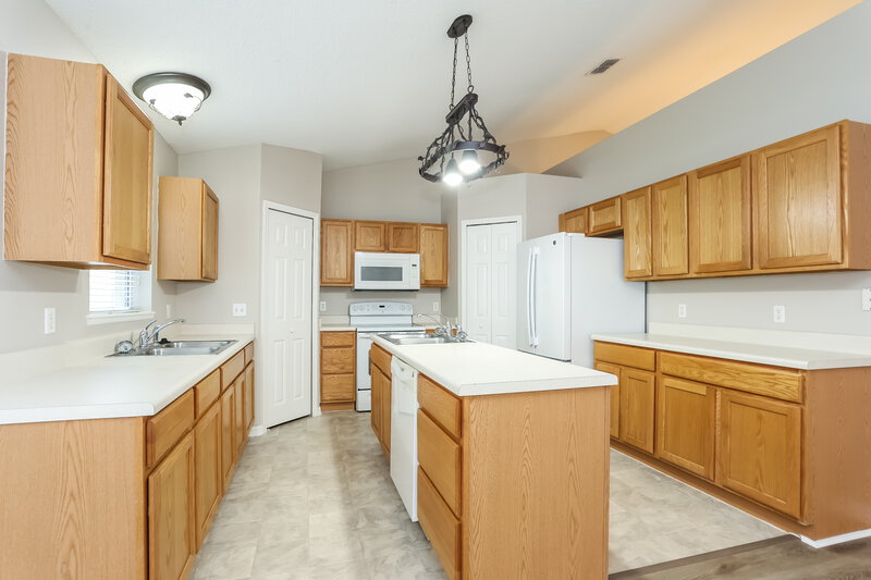 1,980/Mo, 2623 Bluewave Dr Middleburg, FL 32068 Kitchen View