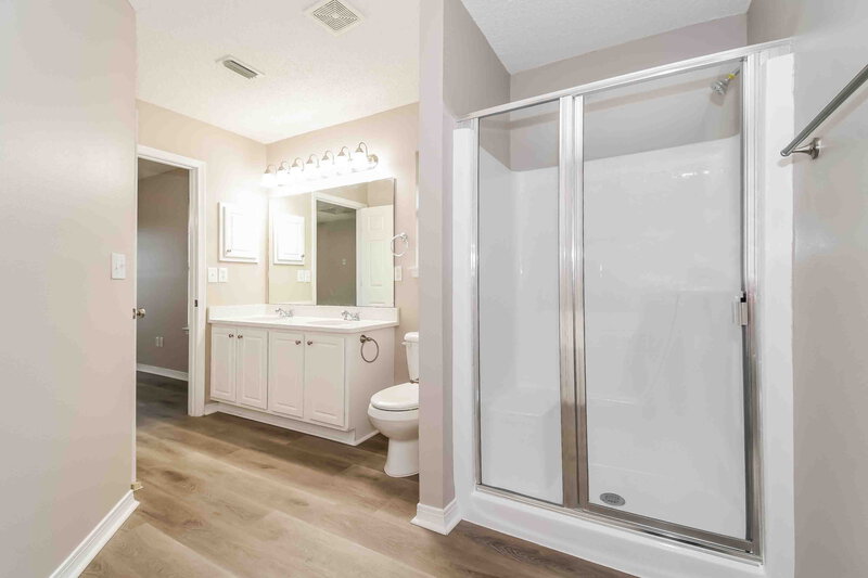 2,025/Mo, 2667 Fernleaf Dr Green Cove Springs, FL 32043 Main Bathroom View