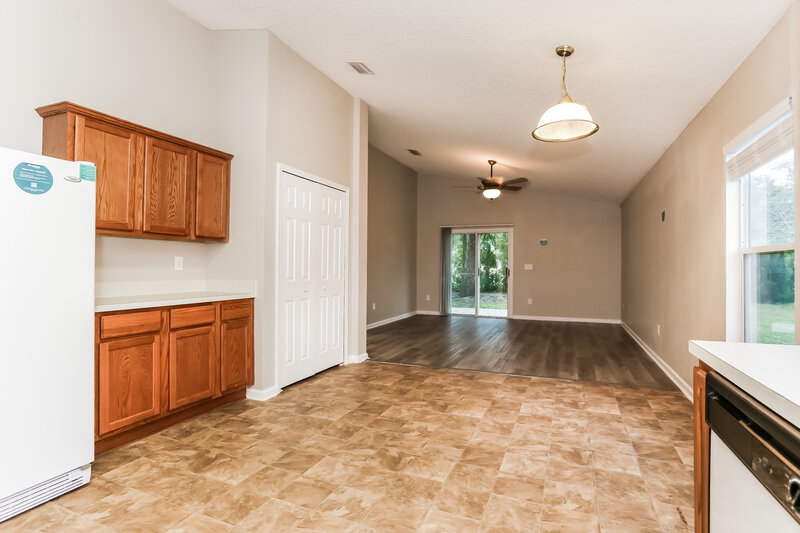 1,800/Mo, 11297 Silver Key Dr Jacksonville, FL 32218 Kitchen View 2