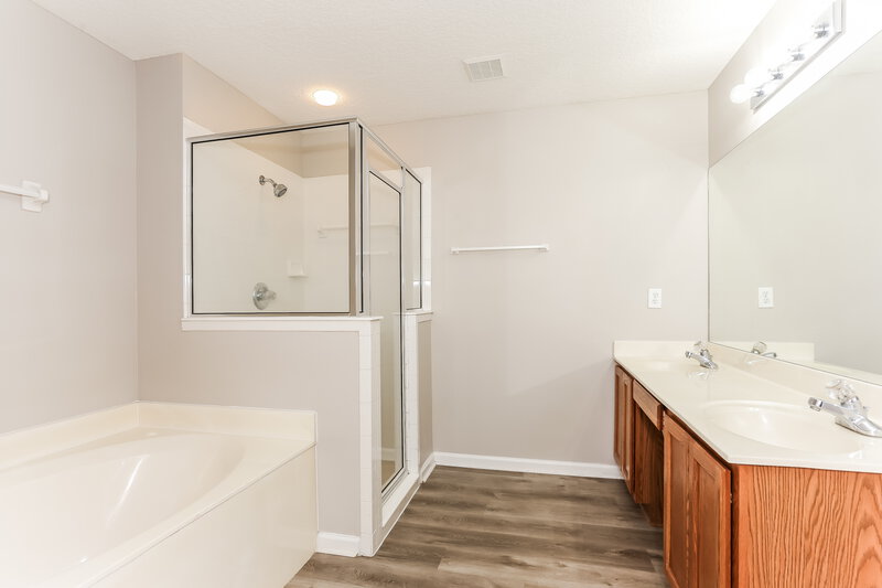 1,800/Mo, 11297 Silver Key Dr Jacksonville, FL 32218 Main Bathroom View