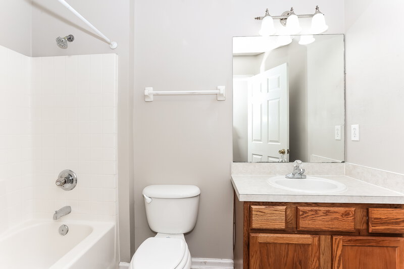 1,800/Mo, 11297 Silver Key Dr Jacksonville, FL 32218 Bathroom View