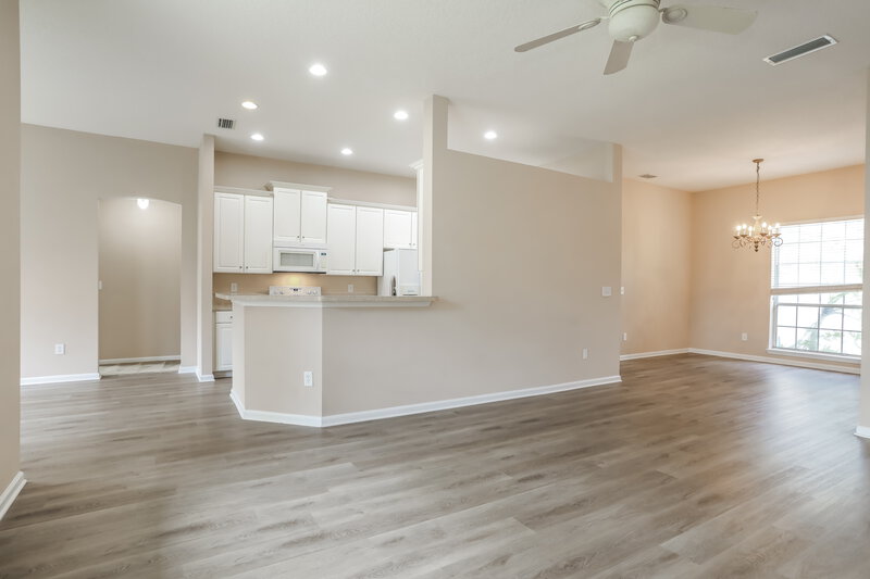 2,470/Mo, 744 Flowers St St Augustine, FL 32092 Living Room View