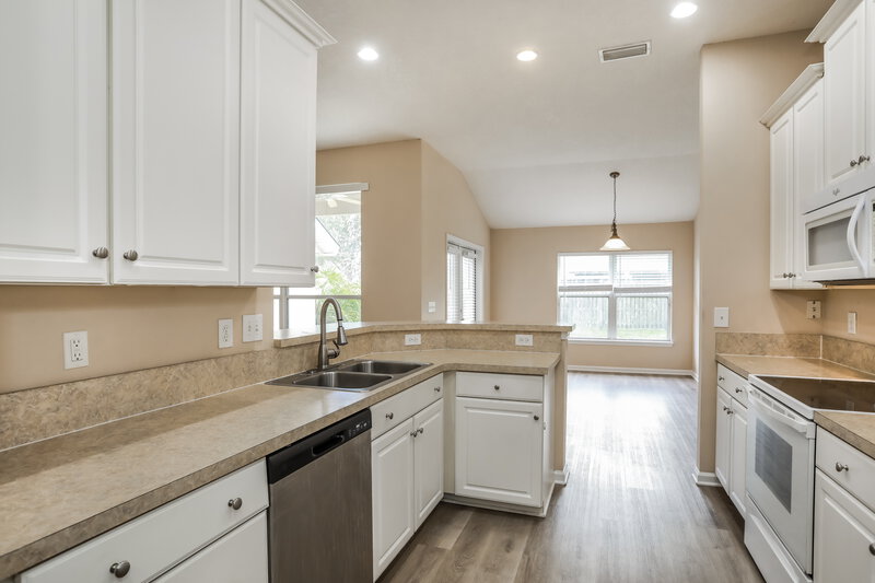 2,470/Mo, 744 Flowers St St Augustine, FL 32092 Kitchen View