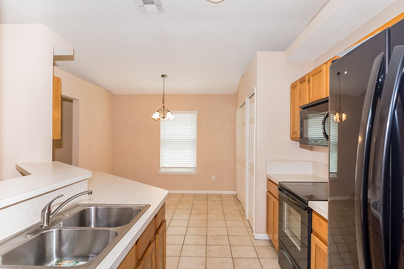 1,820/Mo, 4479 Cobblefield Cir W Jacksonville, FL 32224 Kitchen View 2
