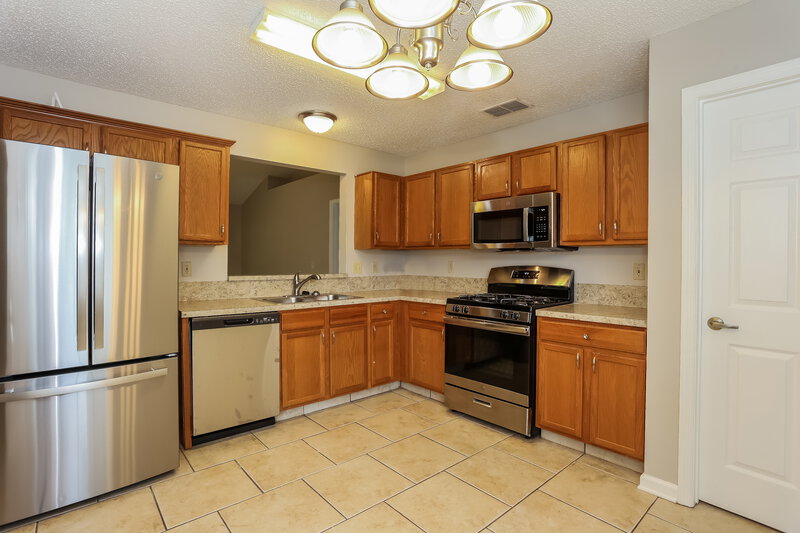 2,045/Mo, 1968 Willesdon Dr W Jacksonville, FL 32246 Kitchen View