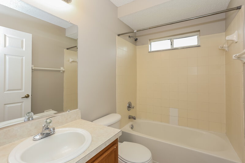 2,045/Mo, 1968 Willesdon Dr W Jacksonville, FL 32246 Bathroom View