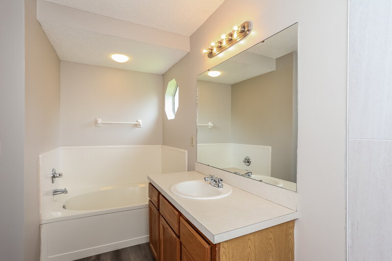 2,185/Mo, 1874 Sutton Lakes Blvd Jacksonville, FL 32246 Main Bathroom View
