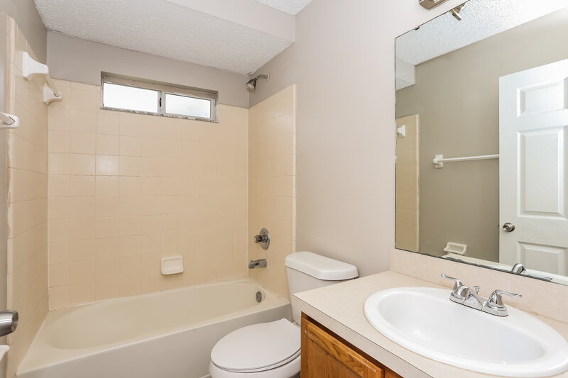 2,185/Mo, 1874 Sutton Lakes Blvd Jacksonville, FL 32246 Bathroom View 2