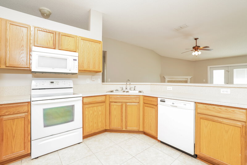2,115/Mo, 3211 Woodglen Dr Orange Park, FL 32065 Kitchen View 2