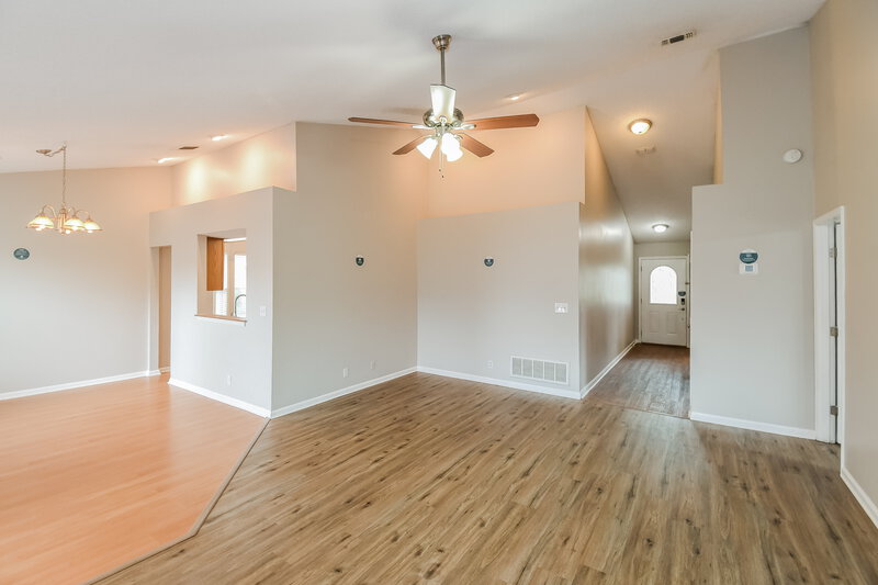 2,400/Mo, 7741 Sugartree Ct Jacksonville, FL 32244 Living Room View