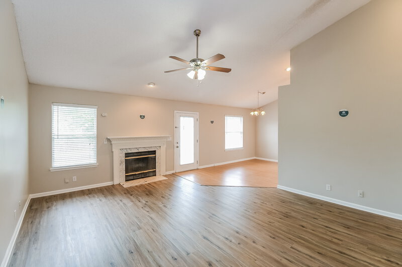 2,400/Mo, 7741 Sugartree Ct Jacksonville, FL 32244 Living Room View 2