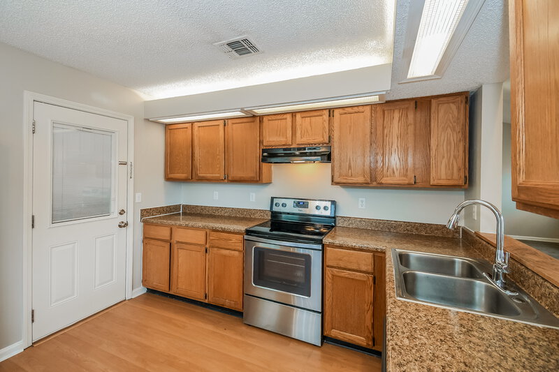 2,400/Mo, 7741 Sugartree Ct Jacksonville, FL 32244 Kitchen View 2