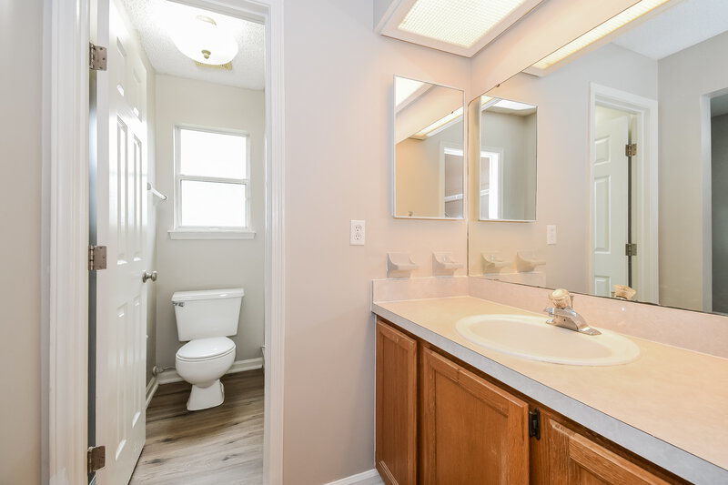 2,400/Mo, 7741 Sugartree Ct Jacksonville, FL 32244 Bathroom View