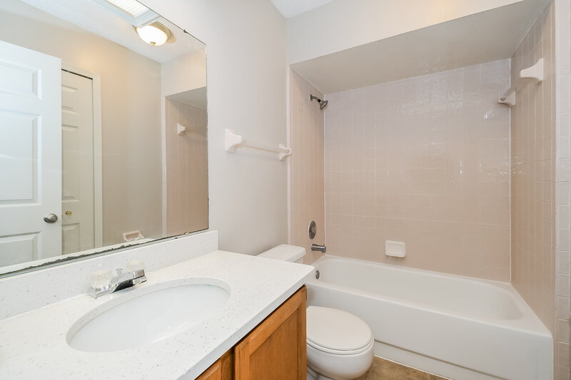 2,400/Mo, 7741 Sugartree Ct Jacksonville, FL 32244 Bathroom View 2