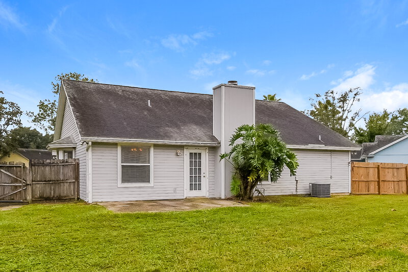 2,400/Mo, 7741 Sugartree Ct Jacksonville, FL 32244 Rear View
