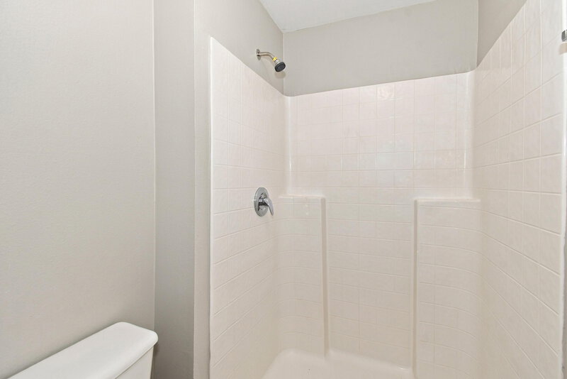 1,915/Mo, 3236 Carlotta Rd Middleburg, FL 32068 Primary Bathroom View