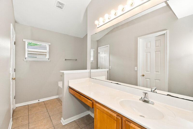 1,915/Mo, 3236 Carlotta Rd Middleburg, FL 32068 Primary Bathroom View 2