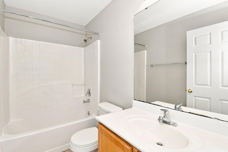 1,915/Mo, 3236 Carlotta Rd Middleburg, FL 32068 Bathroom View