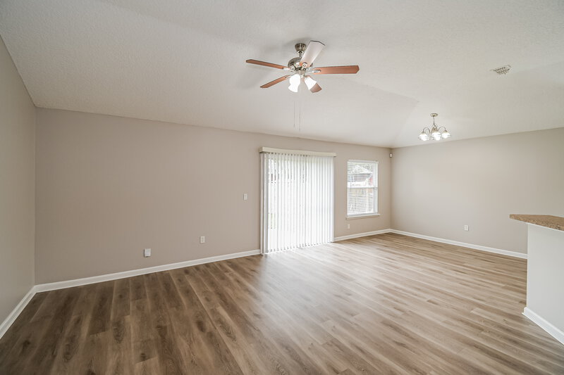 1,690/Mo, 3290 Silverado Cir Green Cove Springs, FL 32043 Living Room View