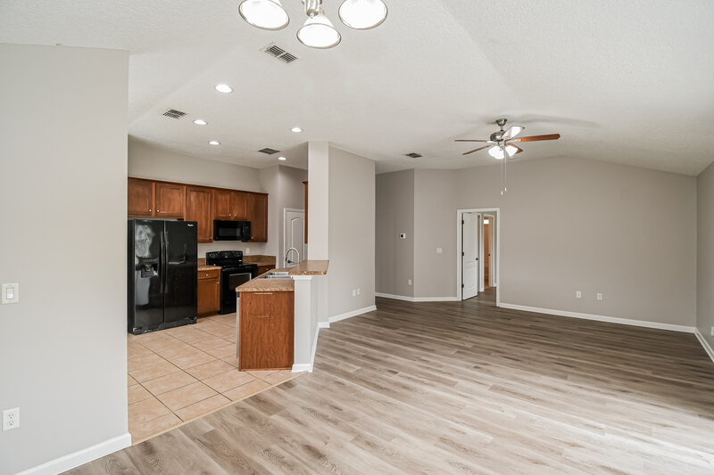 1,690/Mo, 3290 Silverado Cir Green Cove Springs, FL 32043 Dining Room View 2