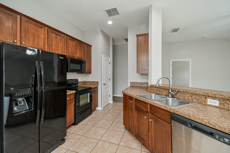 1,690/Mo, 3290 Silverado Cir Green Cove Springs, FL 32043 Kitchen View
