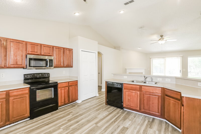 1,820/Mo, 9828 Nelson Forks Dr Jacksonville, FL 32222 Kitchen View