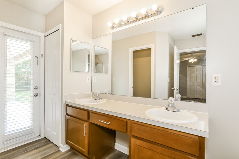 1,820/Mo, 9828 Nelson Forks Dr Jacksonville, FL 32222 Main Bathroom View