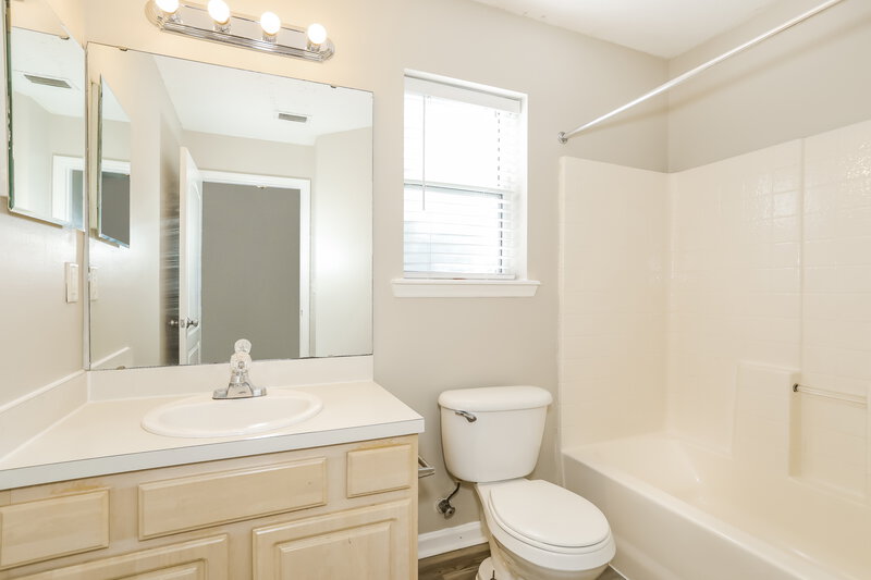 1,820/Mo, 9828 Nelson Forks Dr Jacksonville, FL 32222 Bathroom View