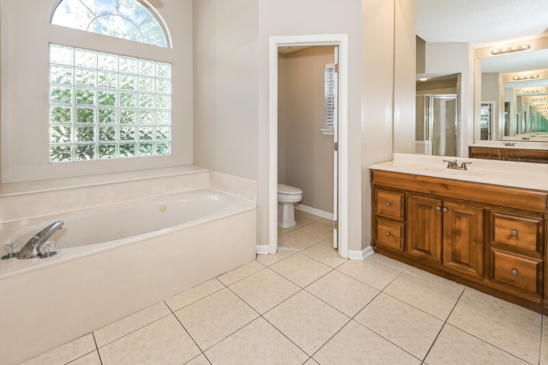 2,525/Mo, 4381 Ripken Cir W Jacksonville, FL 32224 Main Bathroom View