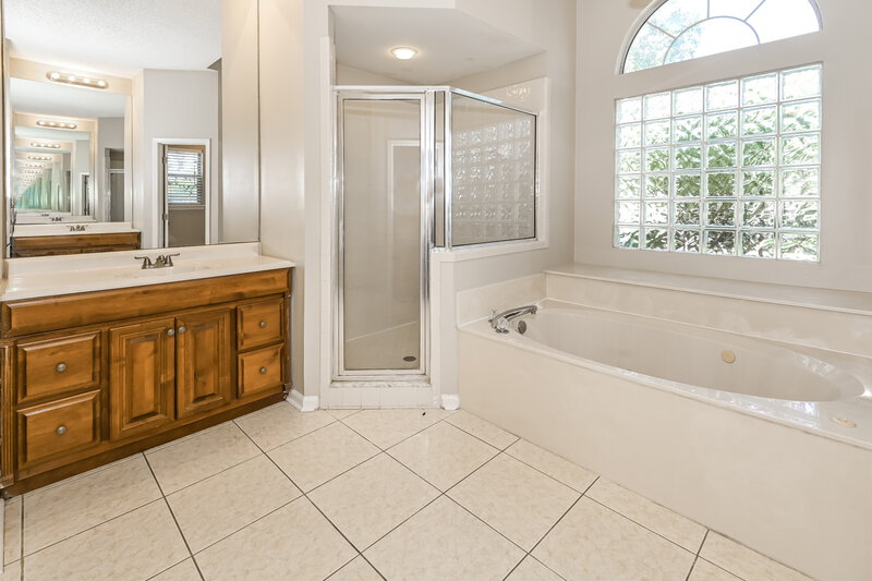 2,525/Mo, 4381 Ripken Cir W Jacksonville, FL 32224 Main Bathroom View 2