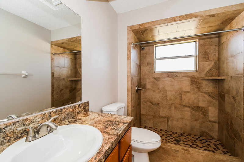 1,835/Mo, 8754 Fieldside Dr S Jacksonville, FL 32244 Main Bathroom View