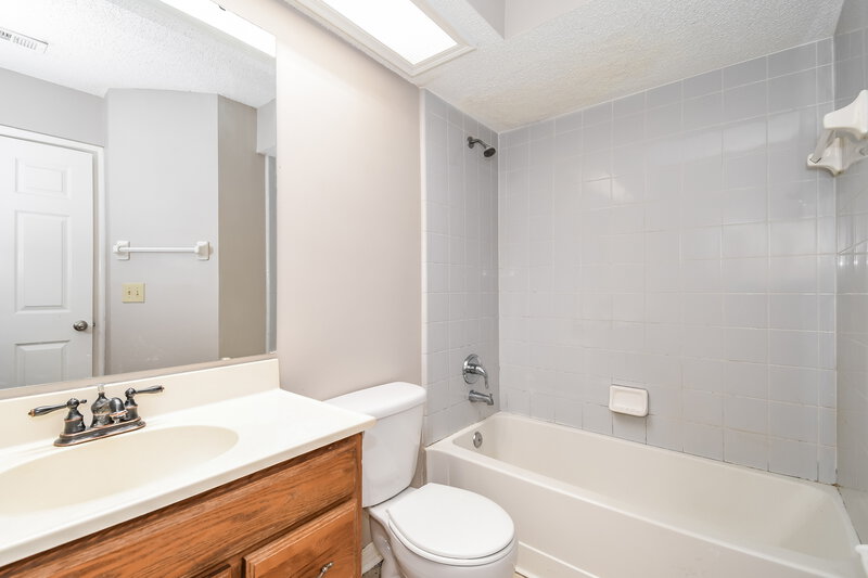 1,990/Mo, 9091 Smoketree Dr Jacksonville, FL 32244 Bathroom View