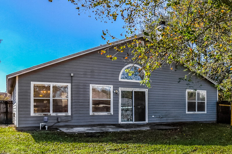 1,990/Mo, 9091 Smoketree Dr Jacksonville, FL 32244 Rear View