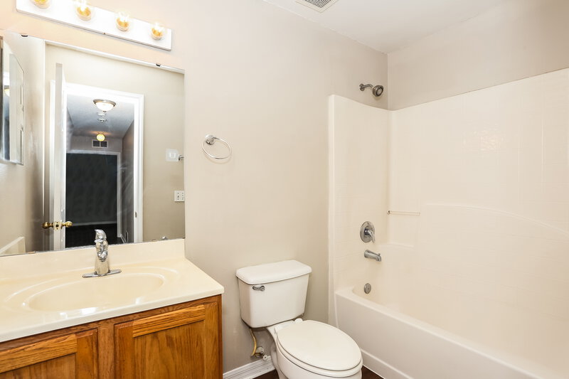 2,055/Mo, 7362 N High Bluff Rd Jacksonville, FL 32244 Bathroom View