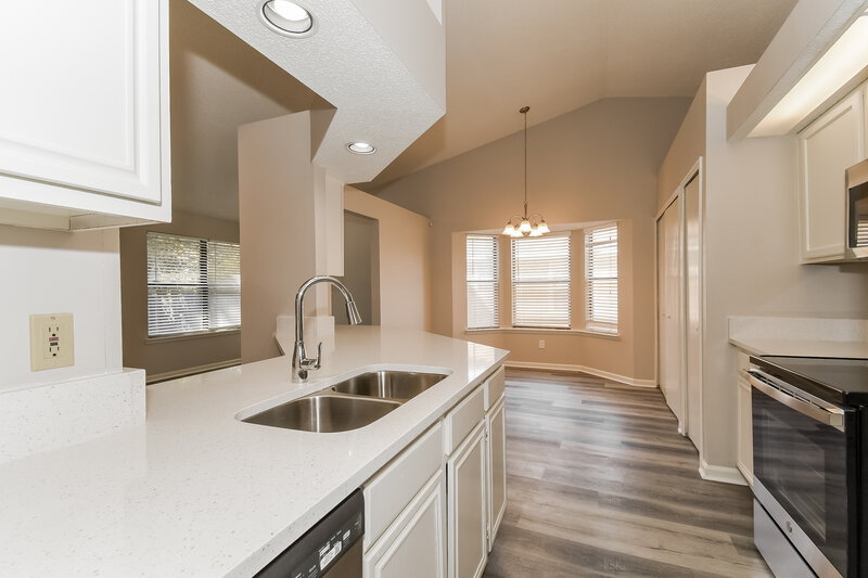 1,760/Mo, 7902 Collins Ridge Blvd Jacksonville, FL 32244 Kitchen View