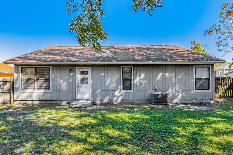 1,760/Mo, 7902 Collins Ridge Blvd Jacksonville, FL 32244 Rear View