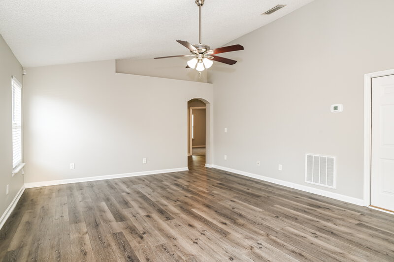 1,685/Mo, 1314 Forbes St Green Cove Springs, FL 32043 Living Room View