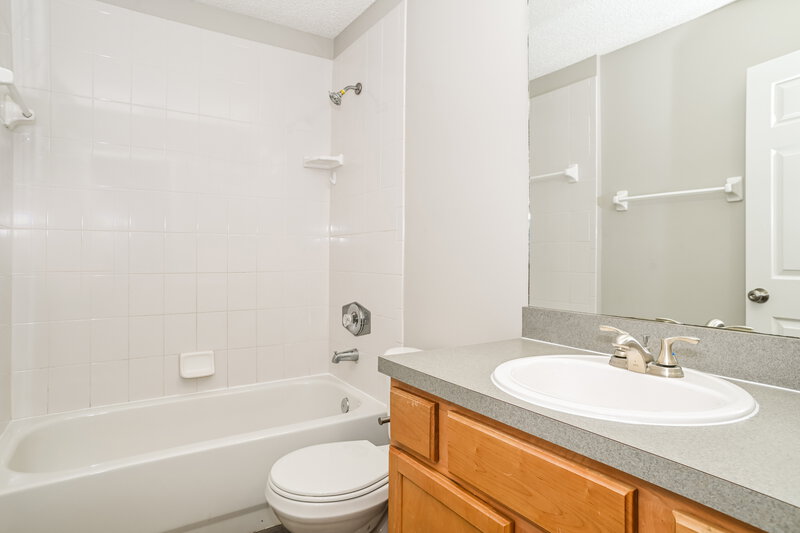 1,685/Mo, 1314 Forbes St Green Cove Springs, FL 32043 Bathroom View