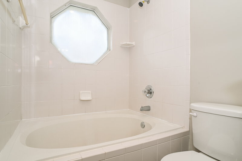 1,685/Mo, 1314 Forbes St Green Cove Springs, FL 32043 Bathroom View 2