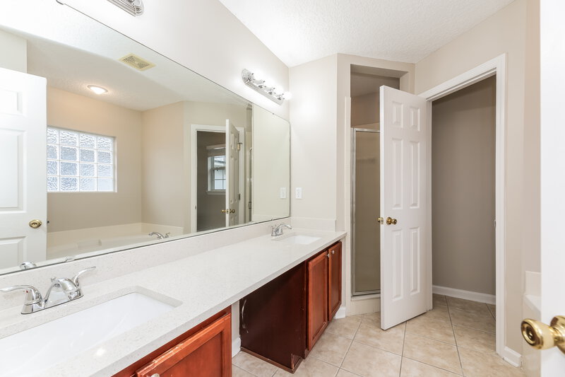 2,310/Mo, 11256 Panther Creek Ct Jacksonville, FL 32221 Main Bathroom View