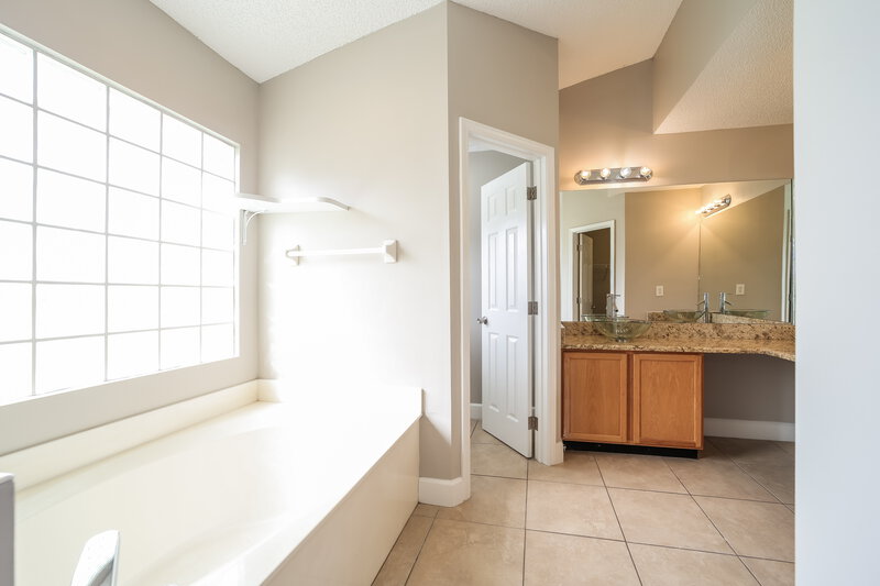 2,145/Mo, 12146 Longmont Ln S Jacksonville, FL 32246 Main Bathroom View