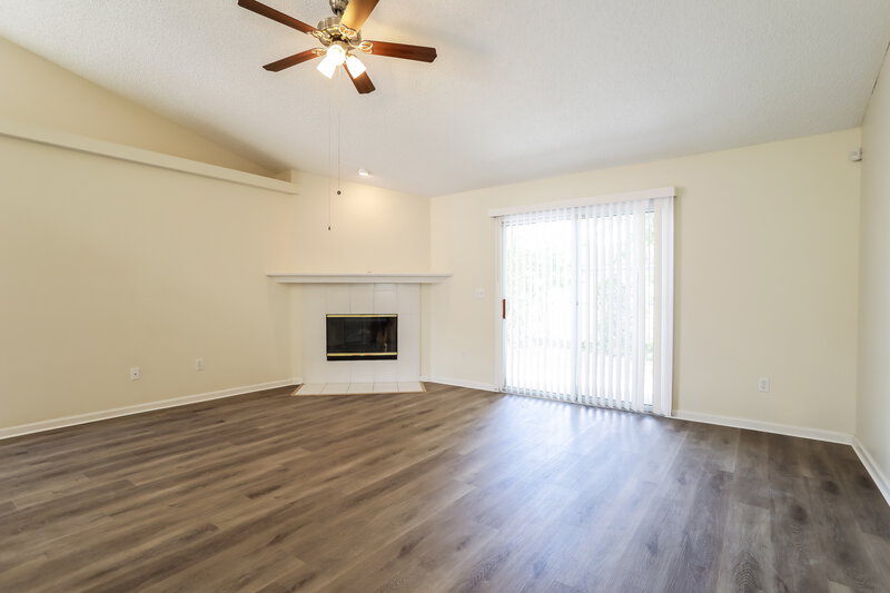 2,600/Mo, 3445 Shelley Dr Green Cove Springs, FL 32043 Living Room View