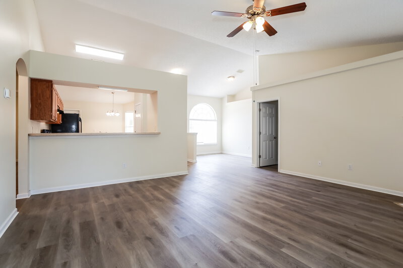 2,600/Mo, 3445 Shelley Dr Green Cove Springs, FL 32043 Living Room View 2